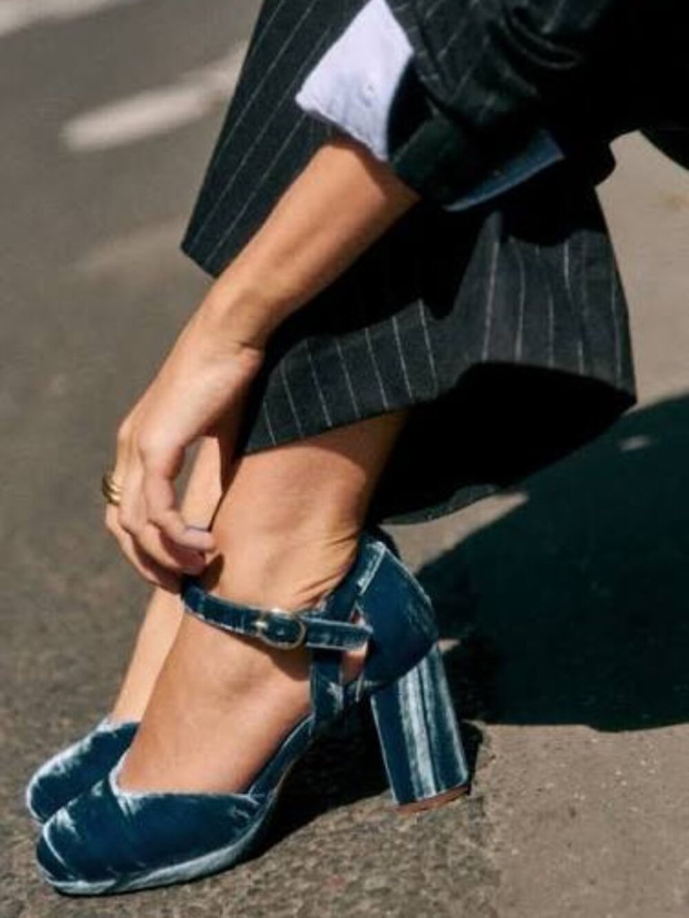 Sézane Katie Babies in Blue Pleated Velvet, size 39 ~ brand-new, no box!